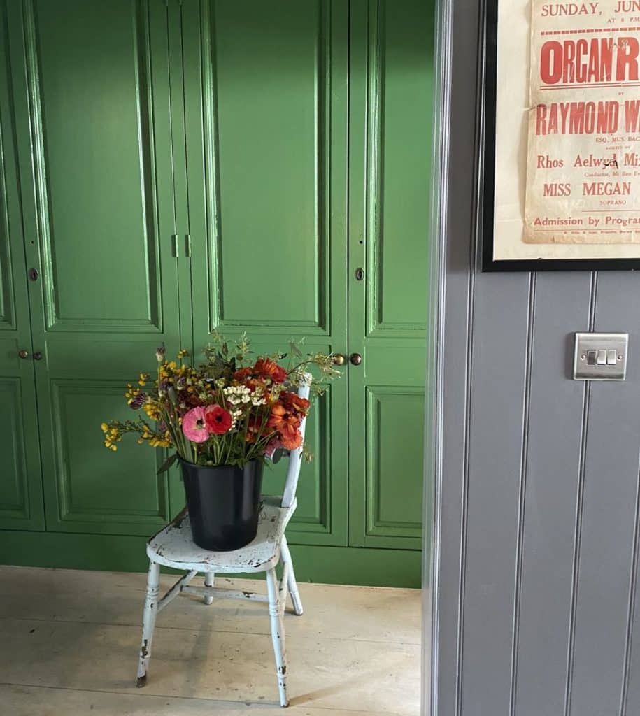 Colours: Hill Green (New Colour) and Bossington Pebble Products: Oil Eggshell